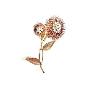 Vintage Dandelion/ sunflower brooch. Lovely slender design.